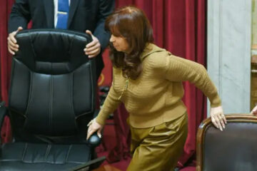 (Mención a legislador entrerriano) La crisis del peronismo llega al Senado y se rompe el interbloque del Frente de Todos