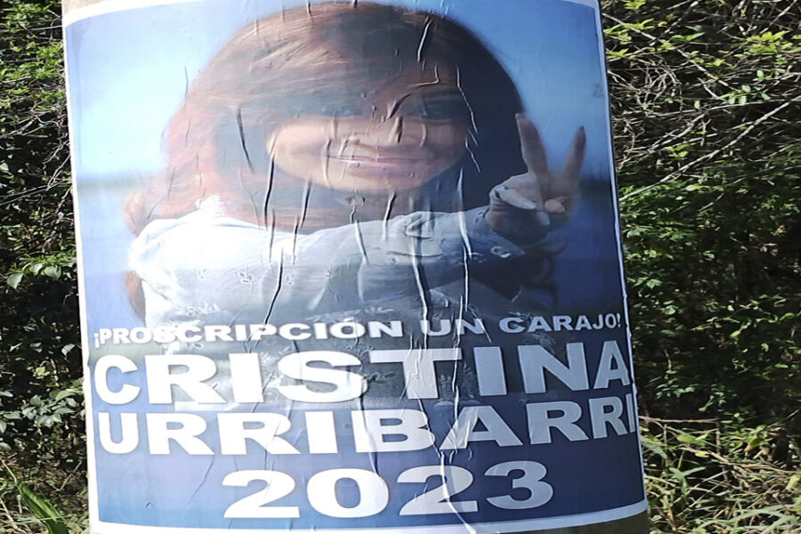 Aparecieron afiches de la vicepresidenta con la leyenda Cristina-Urribarri en ciudades entrerrianas