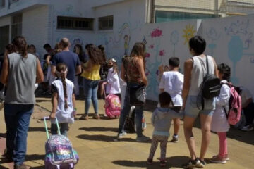 (Mención a Entre Ríos) Vuelta a clases 2023: qué distritos arrancan este lunes y en cuáles se anunciaron medidas de fuerza