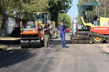Avanza el asfaltado sobre el Bº El Brillante