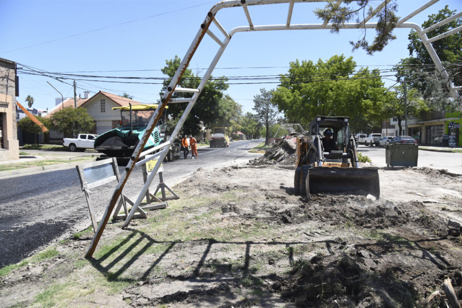 Renovación de plazoletas y pavimentación del Bv. Yrigoyen
