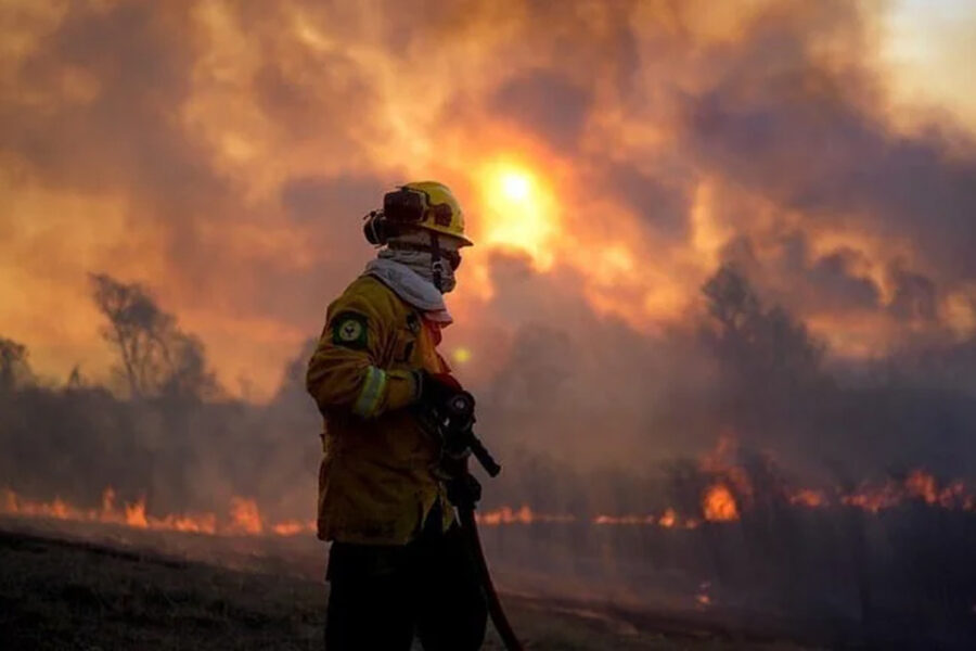 (Mención a Entre Ríos) Incendios en el Delta: hay dos focos activos y los brigadistas trabajan para combatir el fuego
