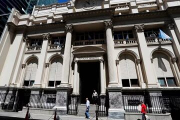 (Mención a Entre Ríos) Deudas provinciales: este año, los gobernadores ya pagaron intereses por USD 330 millones y presionan a las reservas