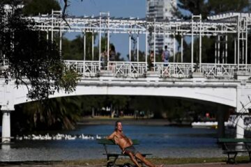 (Mención a Entre Ríos) Alerta roja por temperaturas “extremadamente elevadas” y tormentas fuertes con caída de granizo