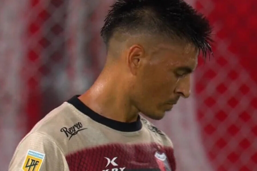 (Futbolista entrerriano) Goltz explicó qué le pasó en el insólito penal que le regaló a Independiente pero volvió a equivocarse