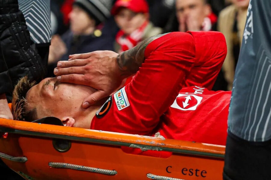 (Futbolista entrerriano) Lisandro Martínez sufrió la fractura del quinto metatarsiano