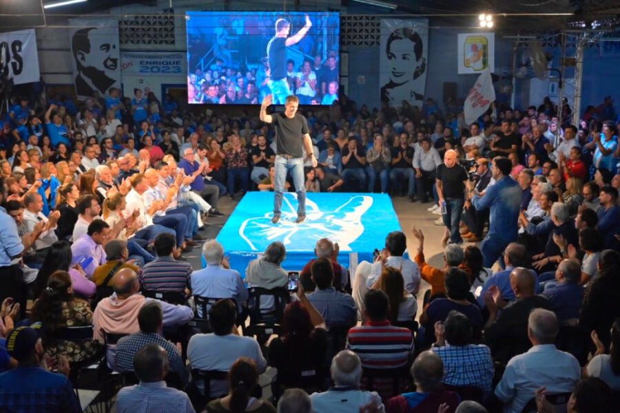 Cresto mostró respaldo a su candidatura en homenaje peronista