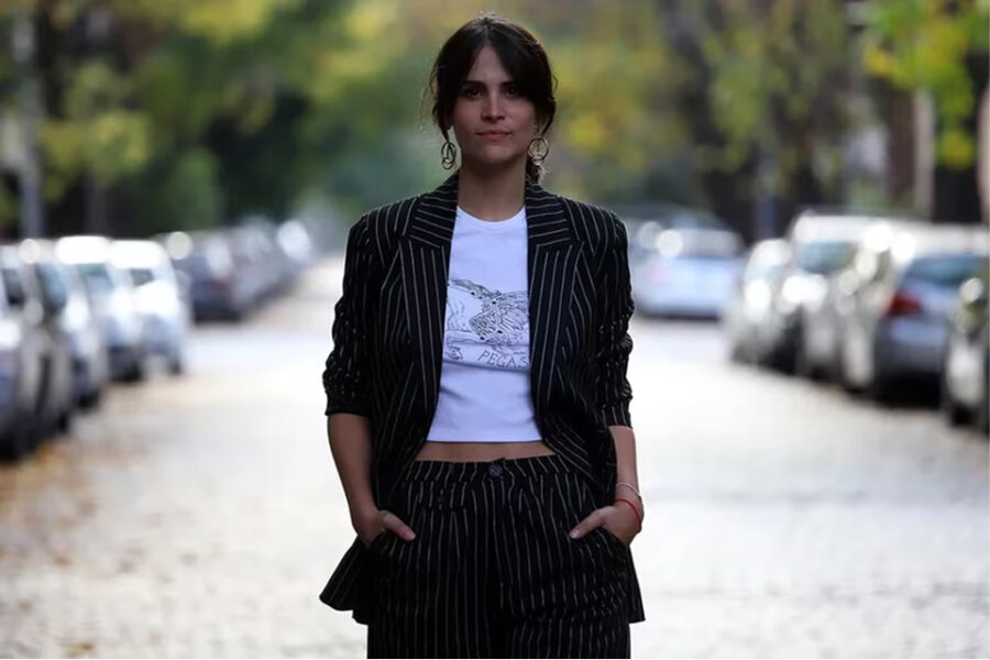 (Mención a empresario entrerriano) Desfiló para Pancho Dotto, da clases de cerámica y prepara su debut en teatro: la vida de Mica Riera