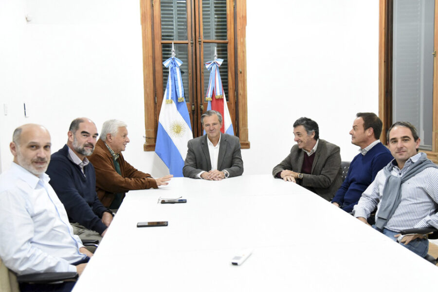 Oliva y Lauritto se muestran con Bahl frente a la posible interna en su ciudad