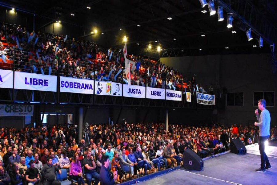 Acto y apoyo de Cresto a Cristina