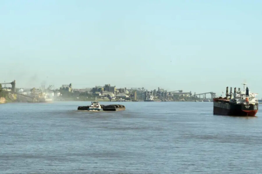 (Mención a la bajante del río Paraná) Puertos: hubo acuerdo salarial y se destrabó el conflicto con los remolcadores