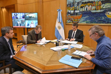 Sequía: el Gobierno firmó convenios con Entre Ríos y La Pampa por casi $1.200 millones para asistir a productores