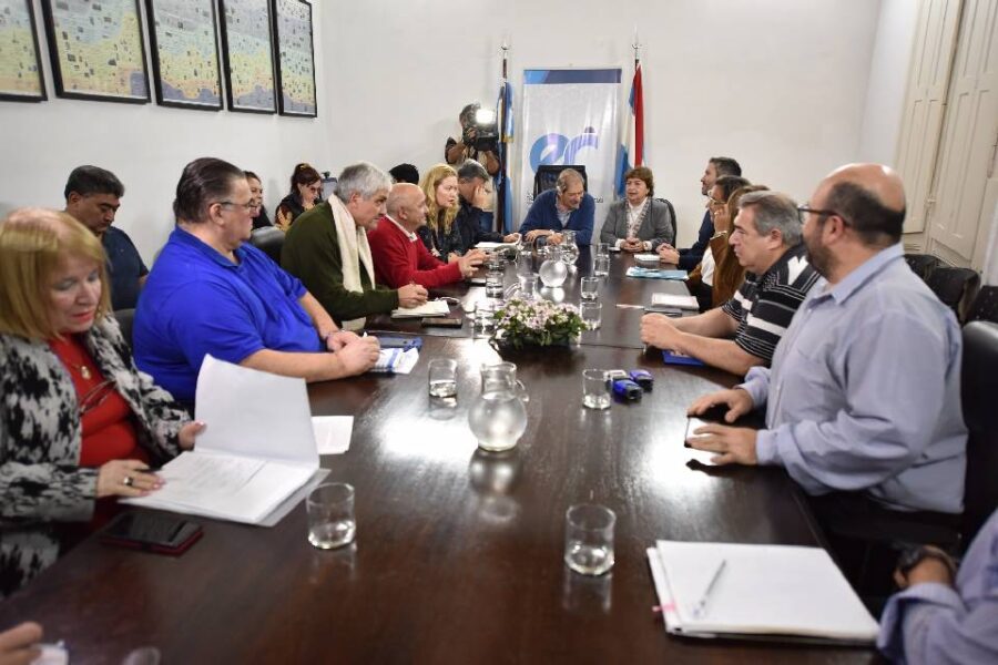 La provincia y los gremios docentes acordaron propuesta salarial para julio y agosto