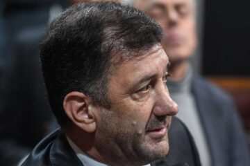 Ley Bases: Kueider firmó el dictamen de mayoría y hubo críticas