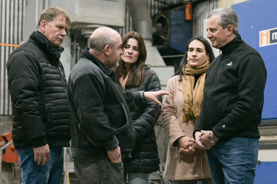 Después de disculparse por querer colgar opositores recibió el respaldo de Bahl