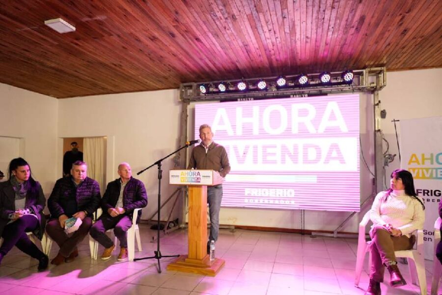 Frigerio presentó sus propuestas para sanear el déficit habitacional