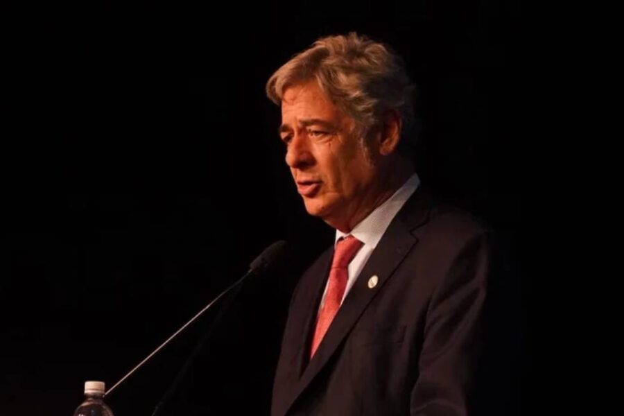 (Mención a dirigente entrerriano) En un evento en el que estará Massa, el presidente de la Rural criticó las nuevas medidas