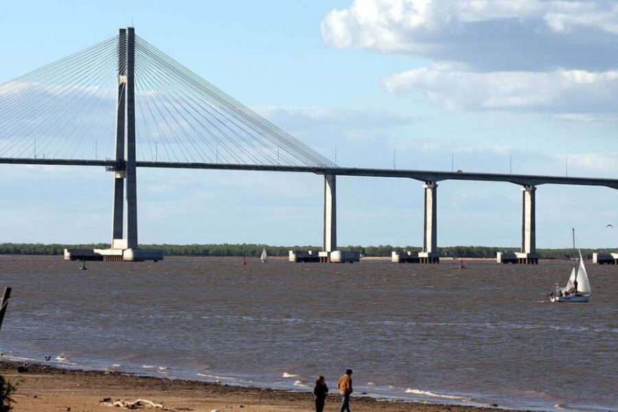 Insólito: el Puente Rosario-Victoria lleva cuatro días sin luz por el robo de cables