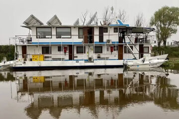 (Mención a Entre Ríos) “Nave Nodriza”, el barco que lleva a “turistas” extranjeros a cazar patos autóctonos por el río Paraná