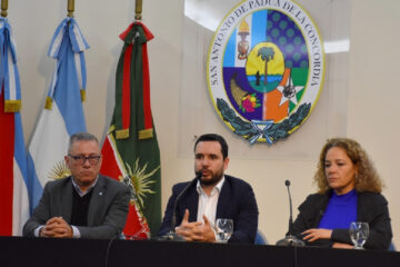 Trabajadores municipales completan sus estudios a través del programa “Oportunidades”