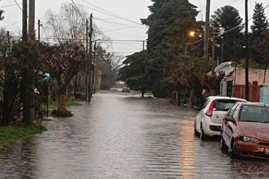 (Mención a Entre Ríos) Fuertes lluvias, vientos y nevadas: un muerto, familias evacuadas y 13 provincias bajo alerta meteorológico