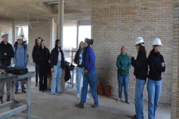 Estudiantes de carreras universitarias conocieron “La nube” informática
