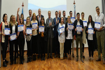 Bordet, junto a Perczyk, presidió el acto de entrega de reconocimientos a la docencia entrerriana