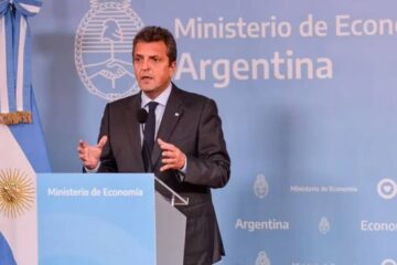 (Mención a Michel) Massa anunció que le devolverán el IVA en la compra de alimentos a jubilados, monotributistas y trabajadores