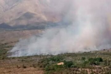 (Mención a departamento de Entre Ríos) Los incendios forestales afectaron el tránsito en una ruta de Córdoba y hubo evacuados