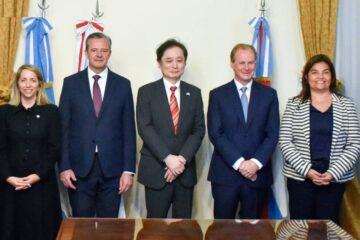 Bordet y Bahl acuerdan con el embajador de Japón intercambio científico y tecnológico