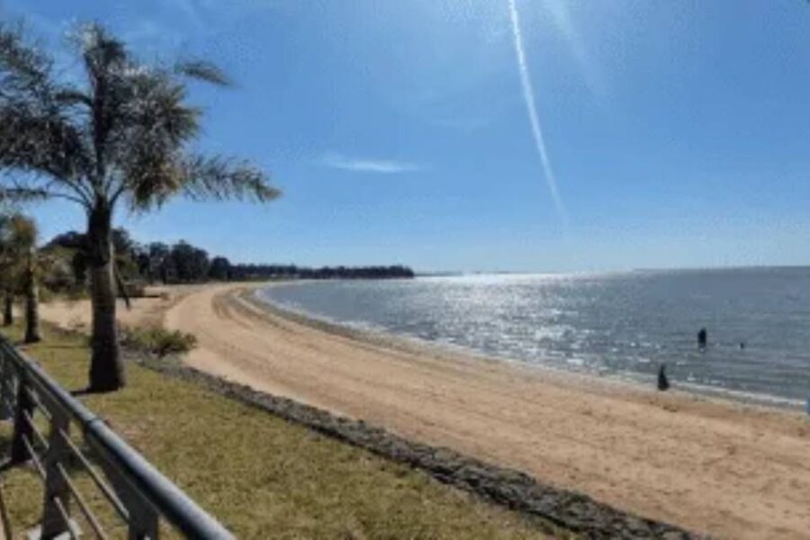 Escapada: la tranquila localidad de Entre Ríos que “esconde” paradisiacas playas que parecen del Caribe
