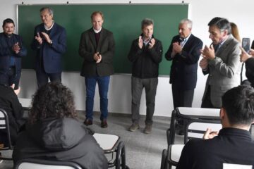 Bordet inauguró una escuela técnica, jardines y viviendas en Concepción del Uruguay