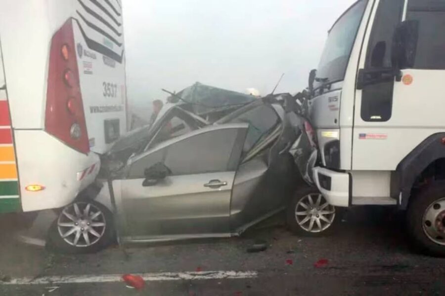 (En límite con Entre Ríos) Dos personas murieron en un choque múltiple en el puente Zárate-Brazo Largo