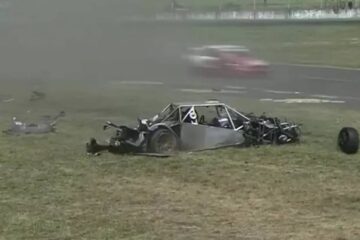 (En Entre Ríos) Tremendo choque en Top Race: un auto dio varias vueltas en el aire