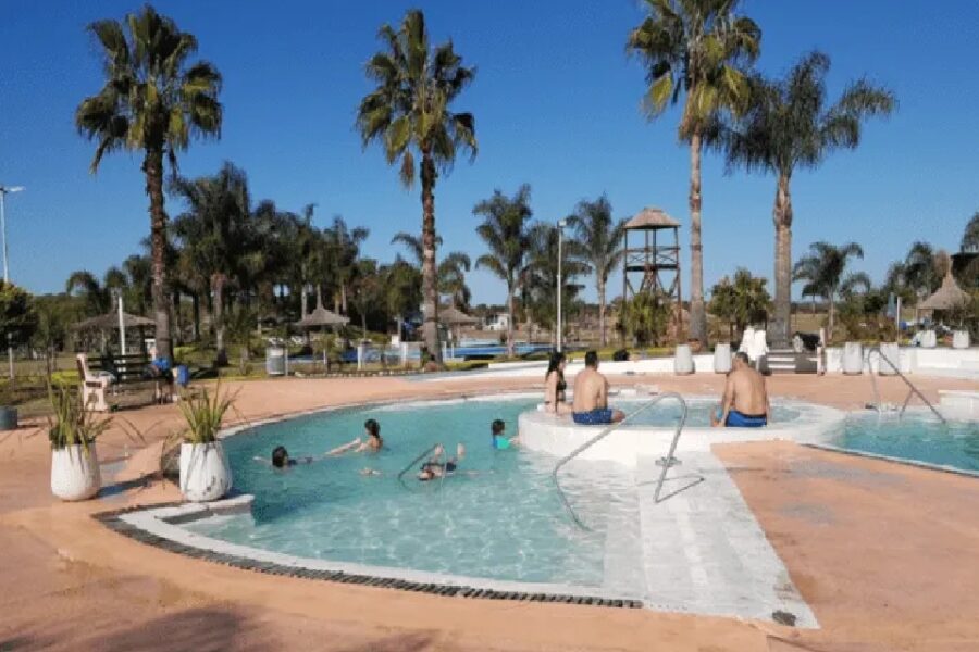 Escapada: la localidad entrerriana que es “poco conocida” y ofrece un descanso pleno en sus termas inigualables