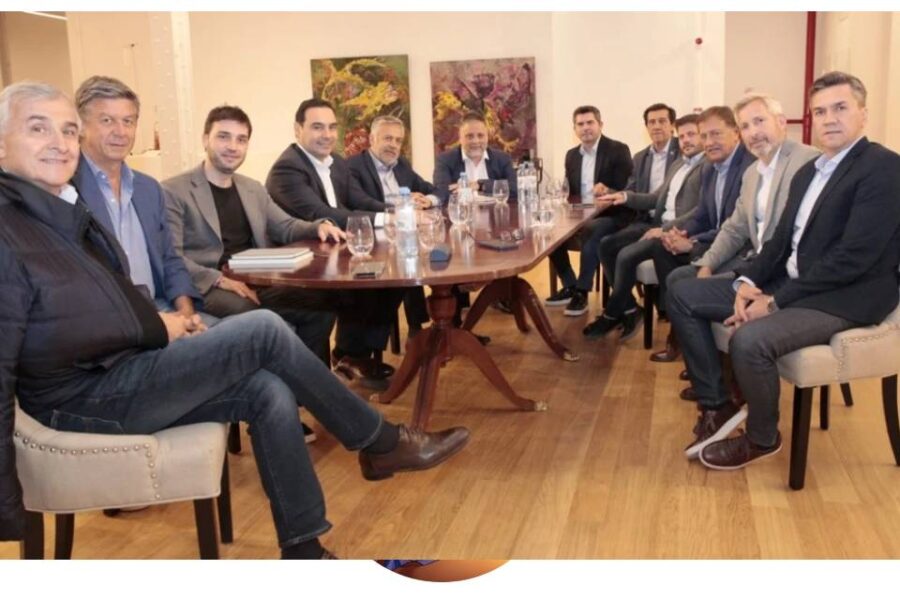 (Con la presencia de Frigerio) Los gobernadores de Juntos se desmarcaron de un acuerdo con Milei y pidieron neutralidad para el balotaje