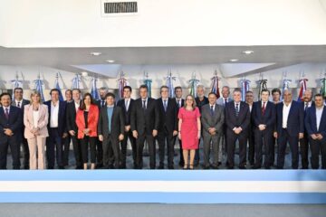 (Con Bordet) Los gobernadores del PJ le brindaron un fuerte apoyo a Massa y advirtieron sobre un gobierno de Milei: “El país está en riesgo”