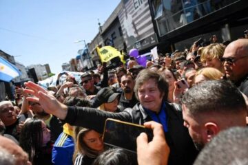 (Mención a Entre Ríos) Milei oscila entre proteger su identidad y moderarse para seducir a los votantes de Bullrich y Schiaretti