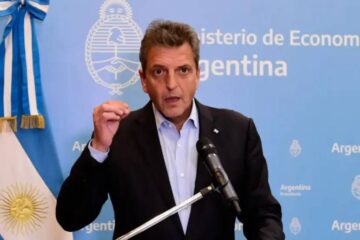 (Mención al entrerriano Michel) Cuáles son los nombres que se barajan para ocupar el eventual ministerio de Economía de Massa