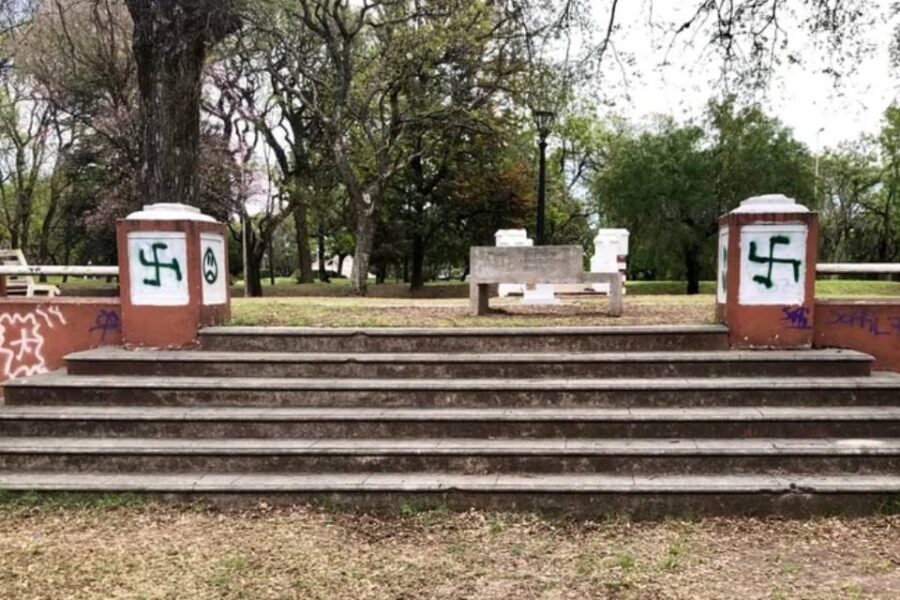 Casación confirmó una condena contra un hombre por pintar símbolos nazis en una plaza en Entre Ríos