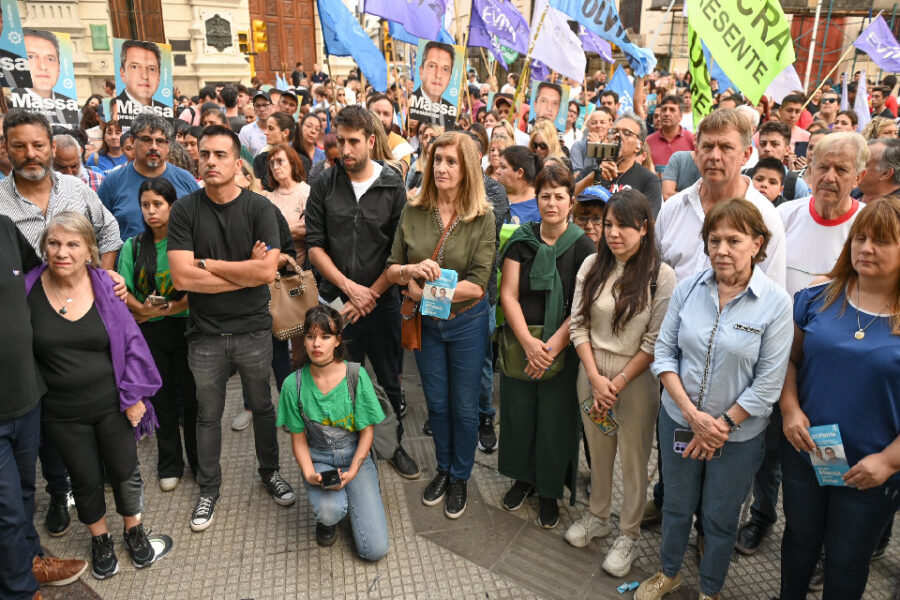 Referentes del PJ de Paraná se sumaron al respaldo a Massa y marcharon por los derechos