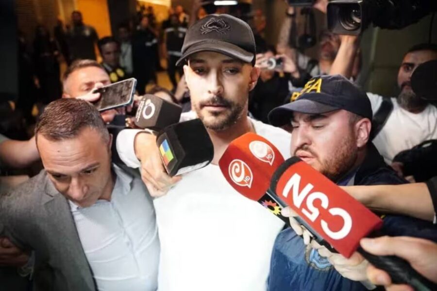 (Mención al entrerriano Michel) Allanaron una financiera en Belgrano por la suba del dólar libre: estaba Leonardo Fariña y quedó detenido