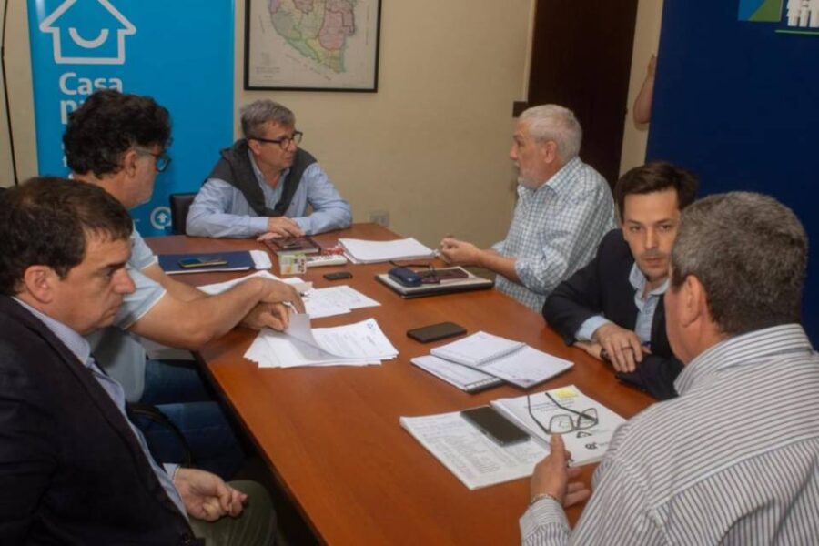 El intendente Schneider realizó gestiones en Paraná