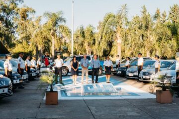Frigerio entregó autos de funcionarios políticos a la policía provincial