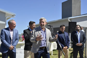 El gobernador entregó 42 viviendas en Rosario del Tala