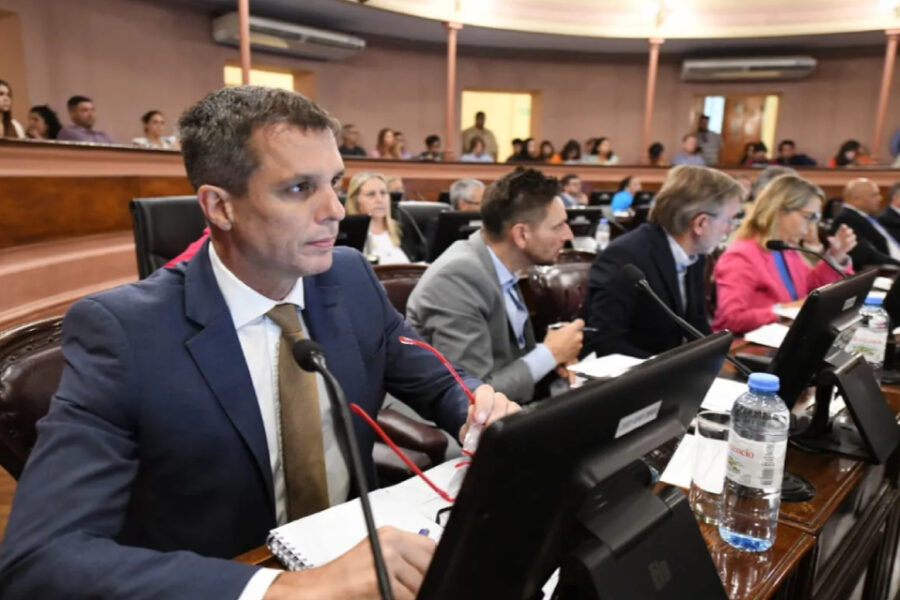 Cresto repartió críticas a propios y ajenos