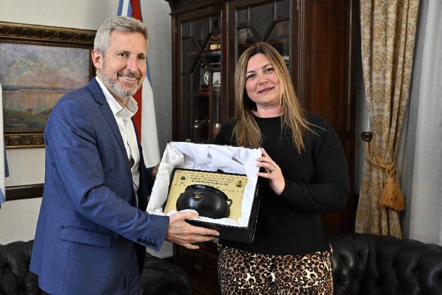 Frigerio y la intendenta de El Pingo dialogaron sobre la obra pública local