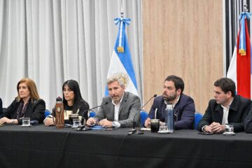 Frigerio ahora con intendentes peronistas por la reforma política y electoral