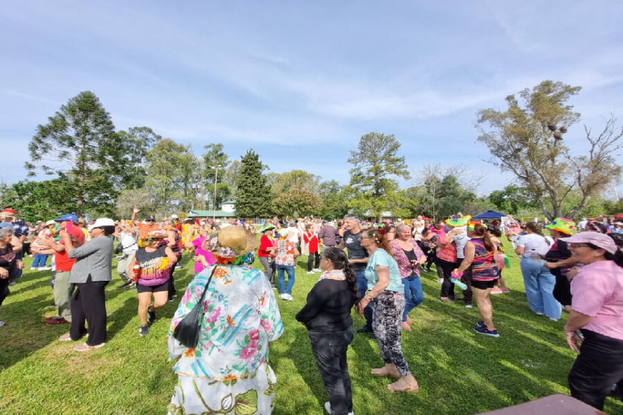 Los adultos mayores festejaron el Día de la Primavera