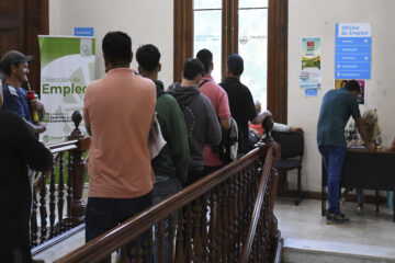 Comenzaron las inscripciones para el transporte de trabajadores frutícolas a Río Negro y Neuquén